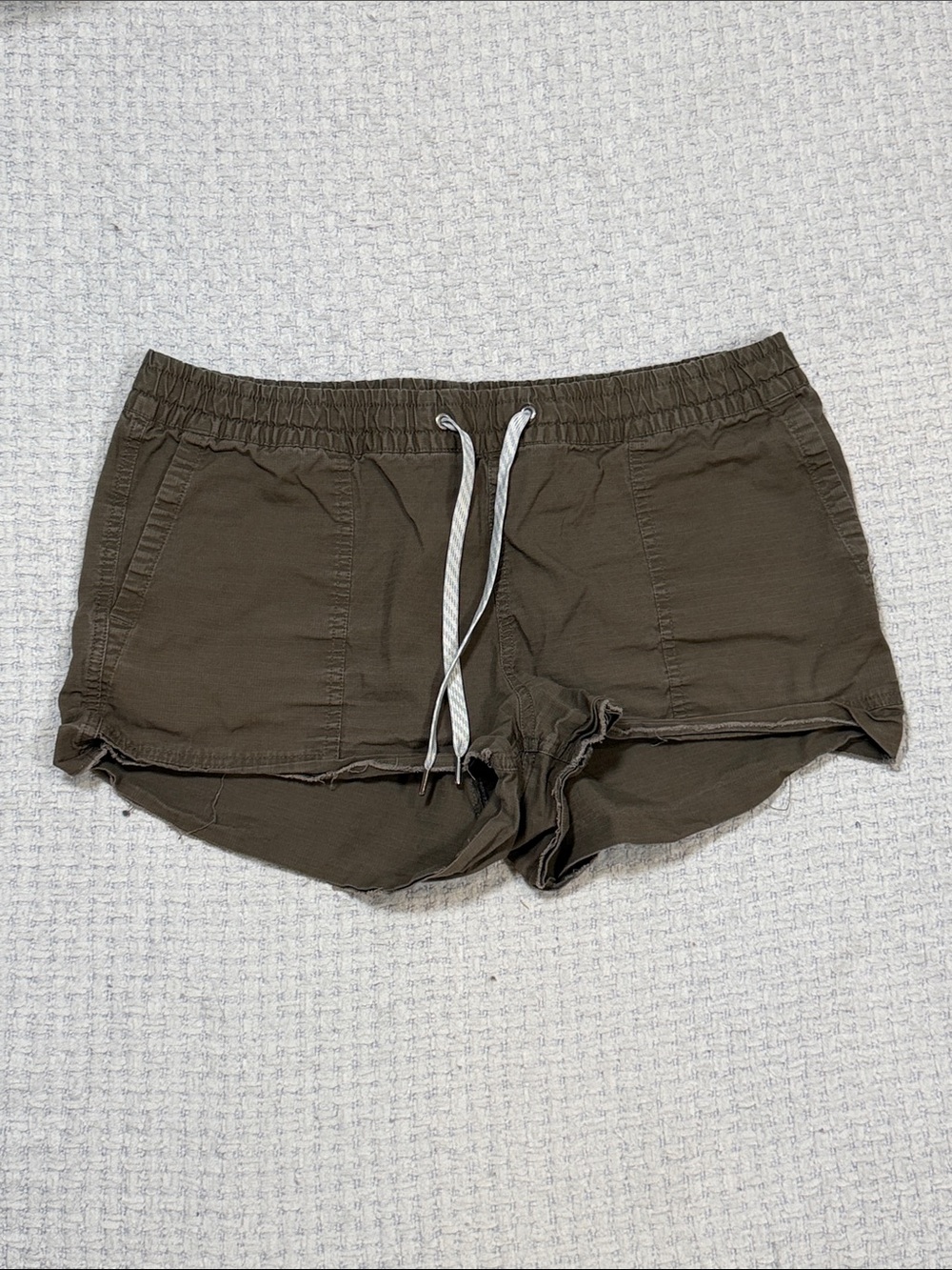 Vuori Vintage Ripstop Shorts Womens Large Oregano Outdoor Hiking VW385 Pull On